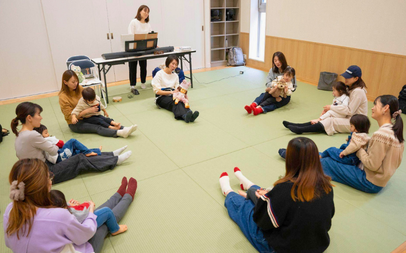 ①子どもとの愛着形成を築く